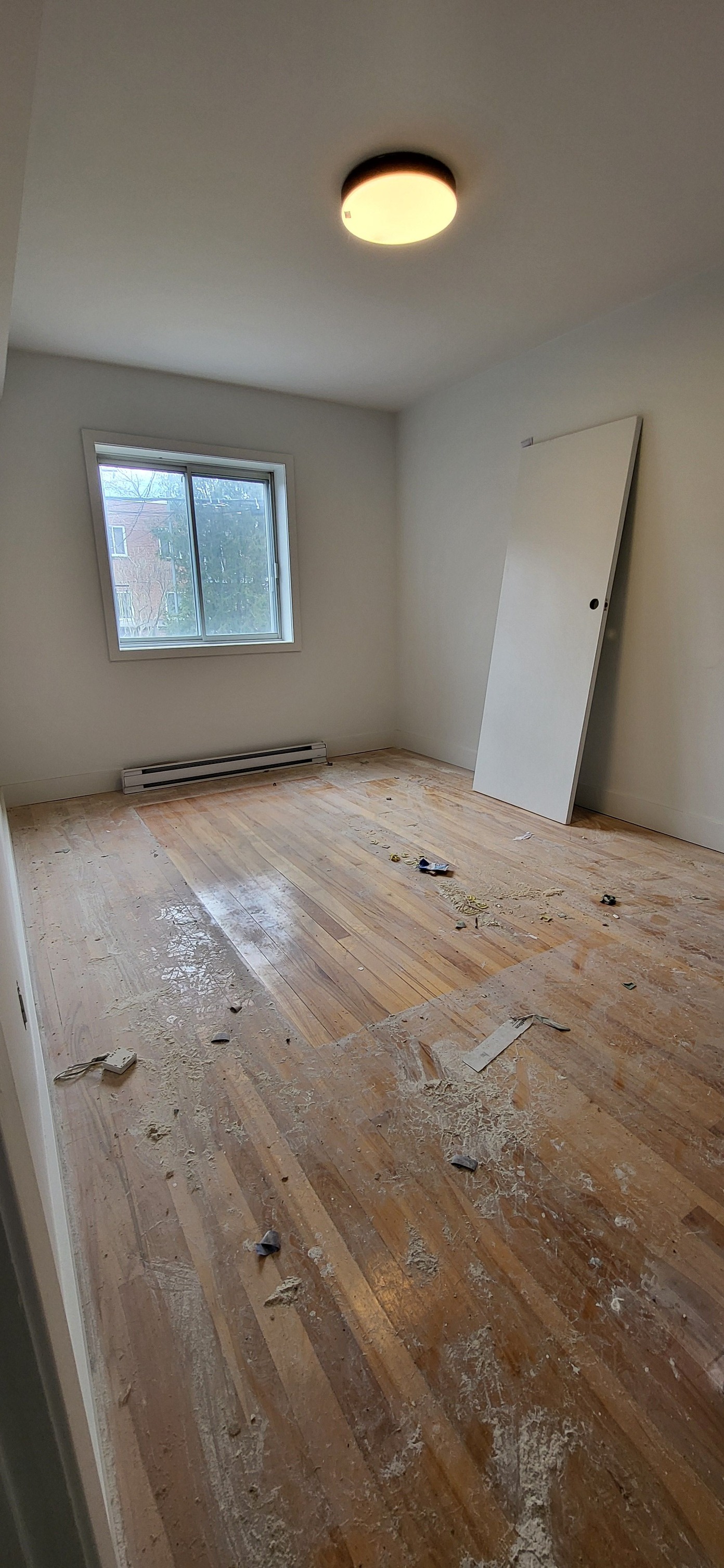 Chambre avec résidus de construction avant nettoyage professionnel Sainte-Adèle Laurentides