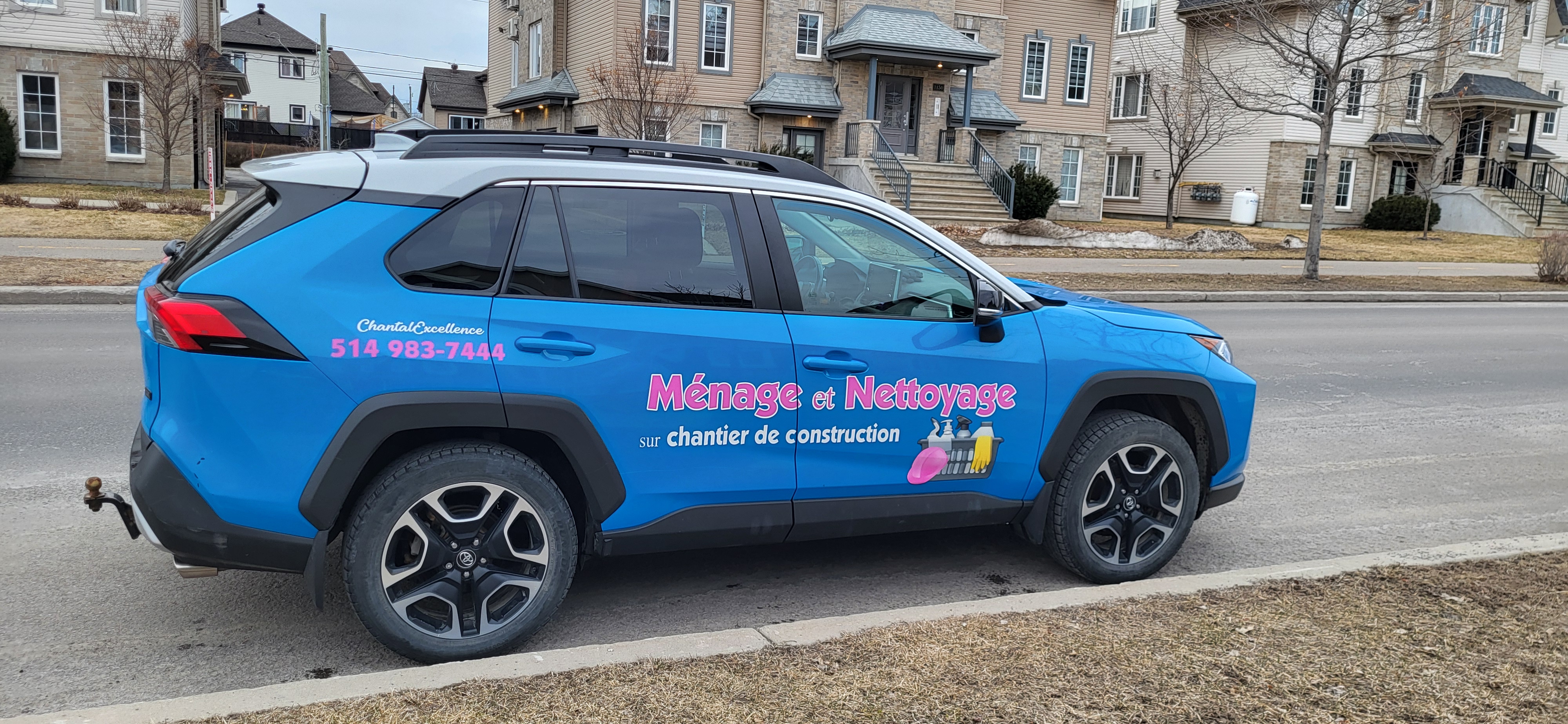 Véhicule Chantal Excellence — service de nettoyage sur chantier de construction Montréal